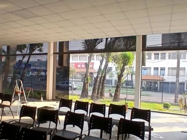 Aplicação profissional de película de proteção solar